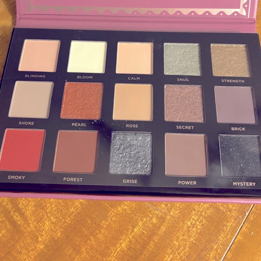Ace Beaute Smoky Roses Shadow Palette